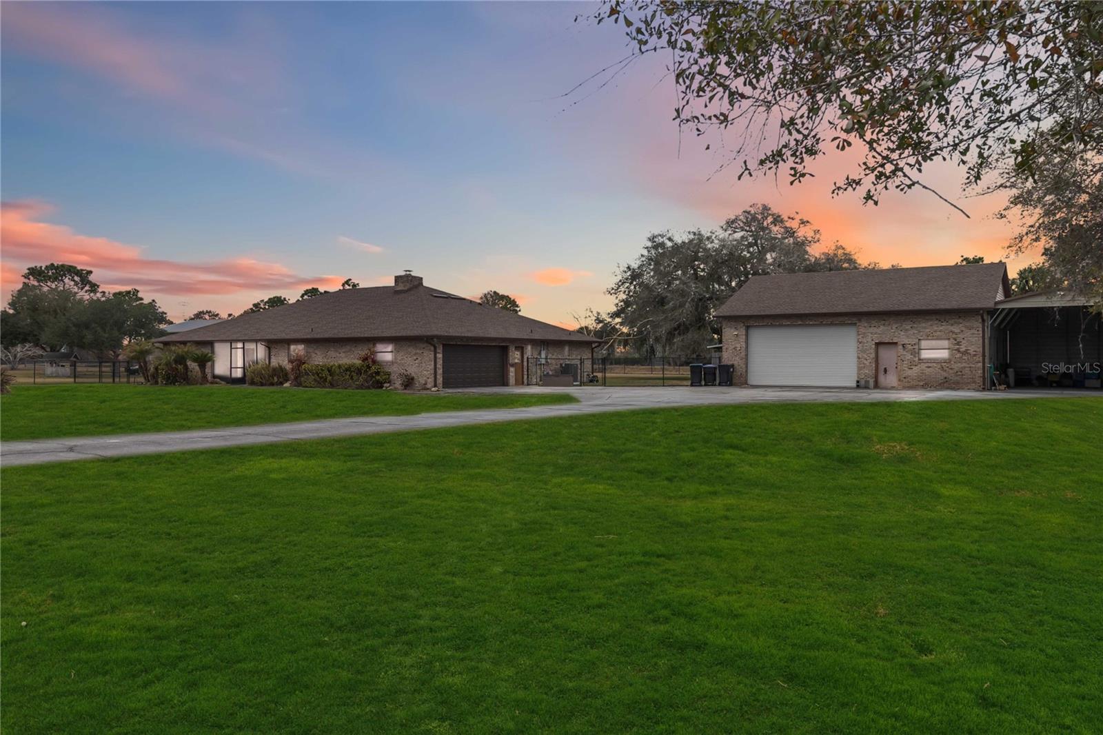 Image 3 of 42 For 18711 Northcliff Street