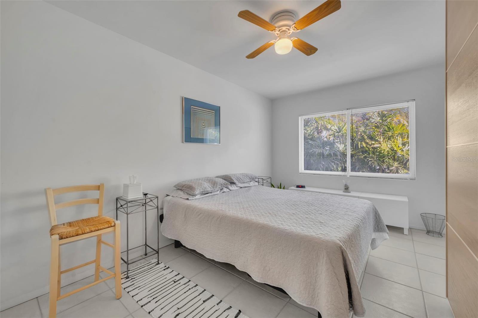 Image 13 of 43 For 831-833 Huntington Court