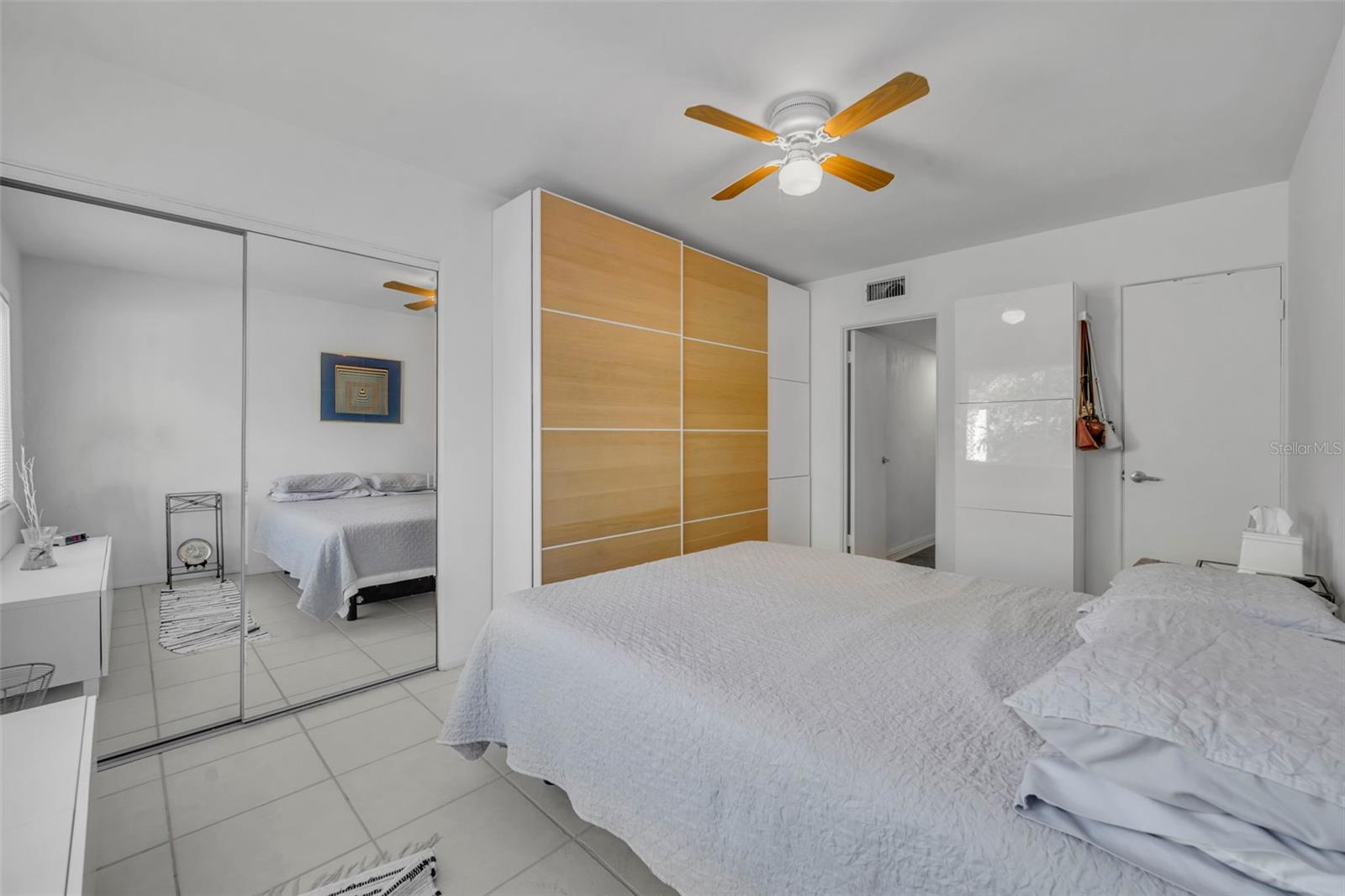 Image 14 of 43 For 831-833 Huntington Court