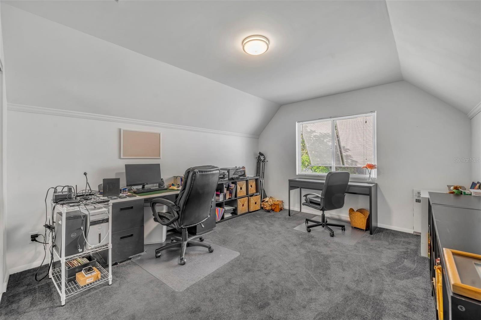 Image 15 of 43 For 831-833 Huntington Court