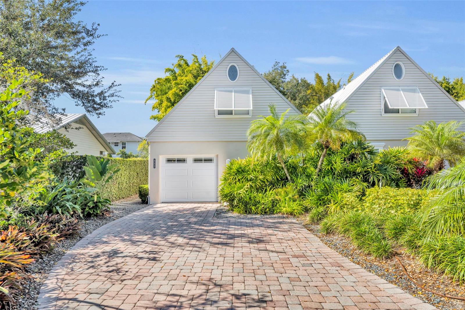 Image 2 of 43 For 831-833 Huntington Court