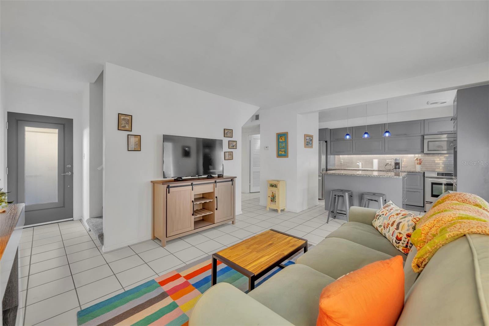 Image 24 of 43 For 831-833 Huntington Court