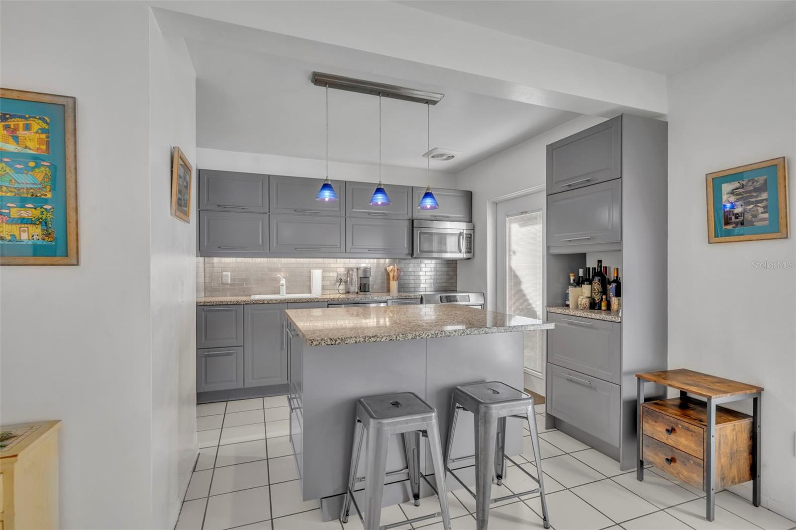 Image 25 of 43 For 831-833 Huntington Court