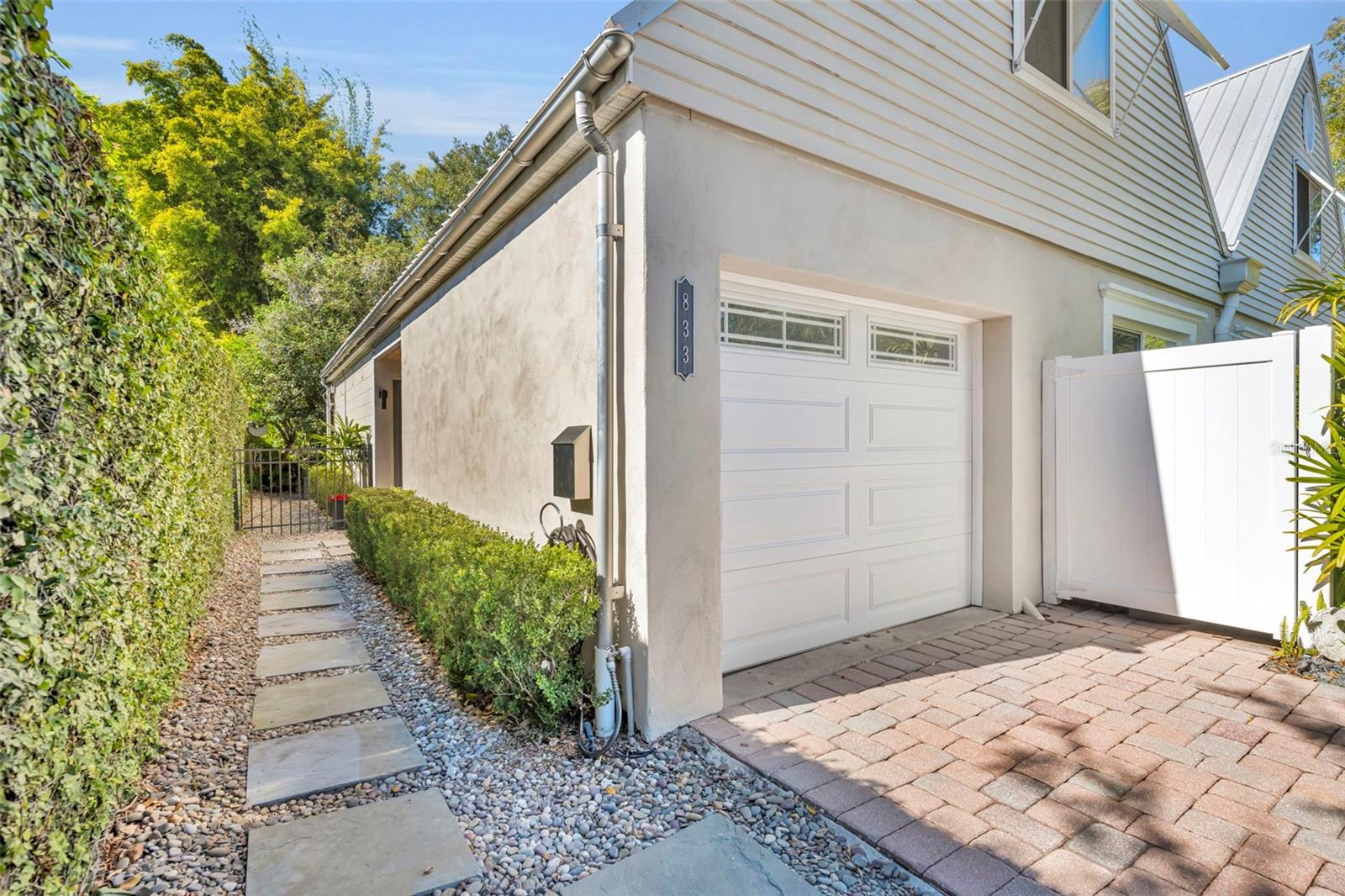 Image 3 of 43 For 831-833 Huntington Court