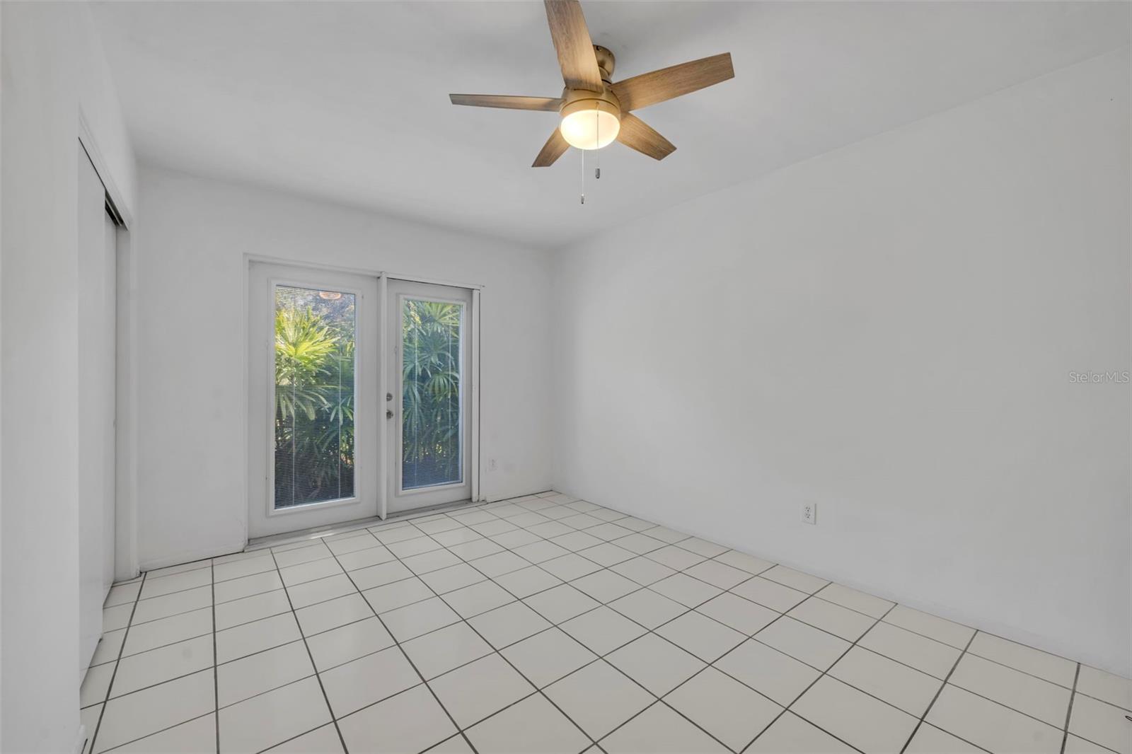 Image 31 of 43 For 831-833 Huntington Court