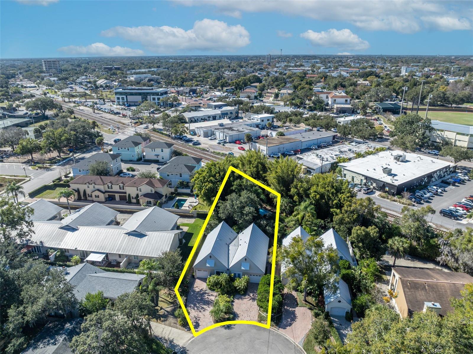 Image 42 of 43 For 831-833 Huntington Court