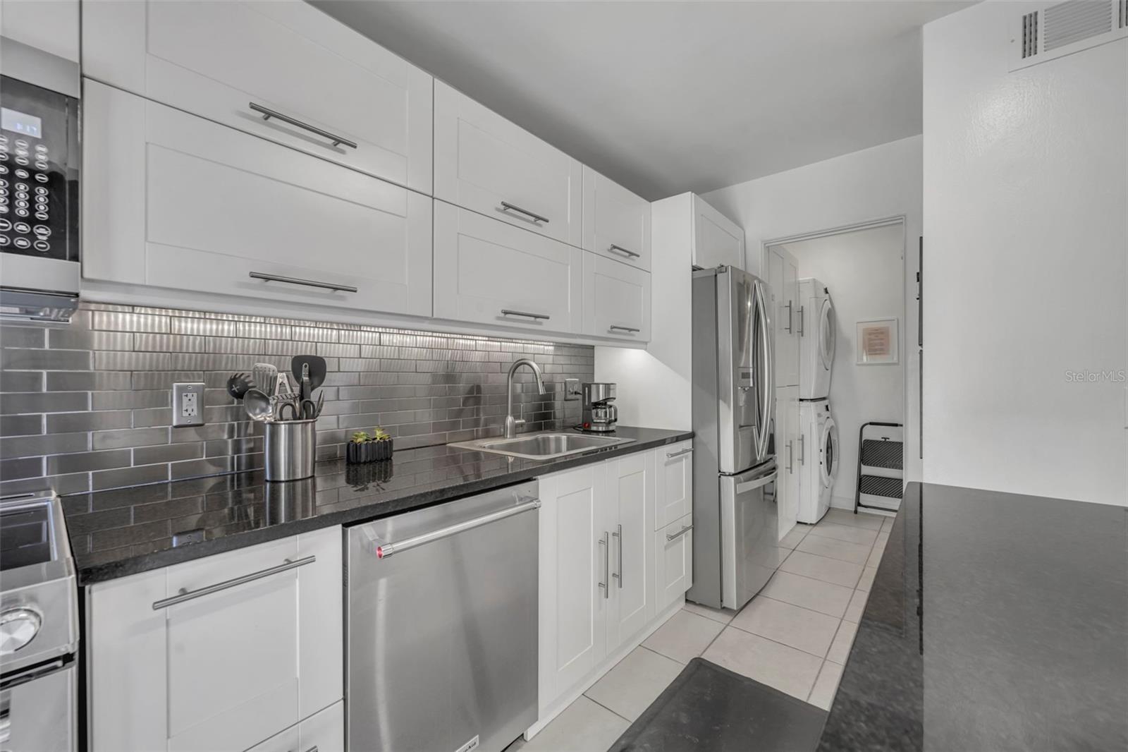 Image 8 of 43 For 831-833 Huntington Court