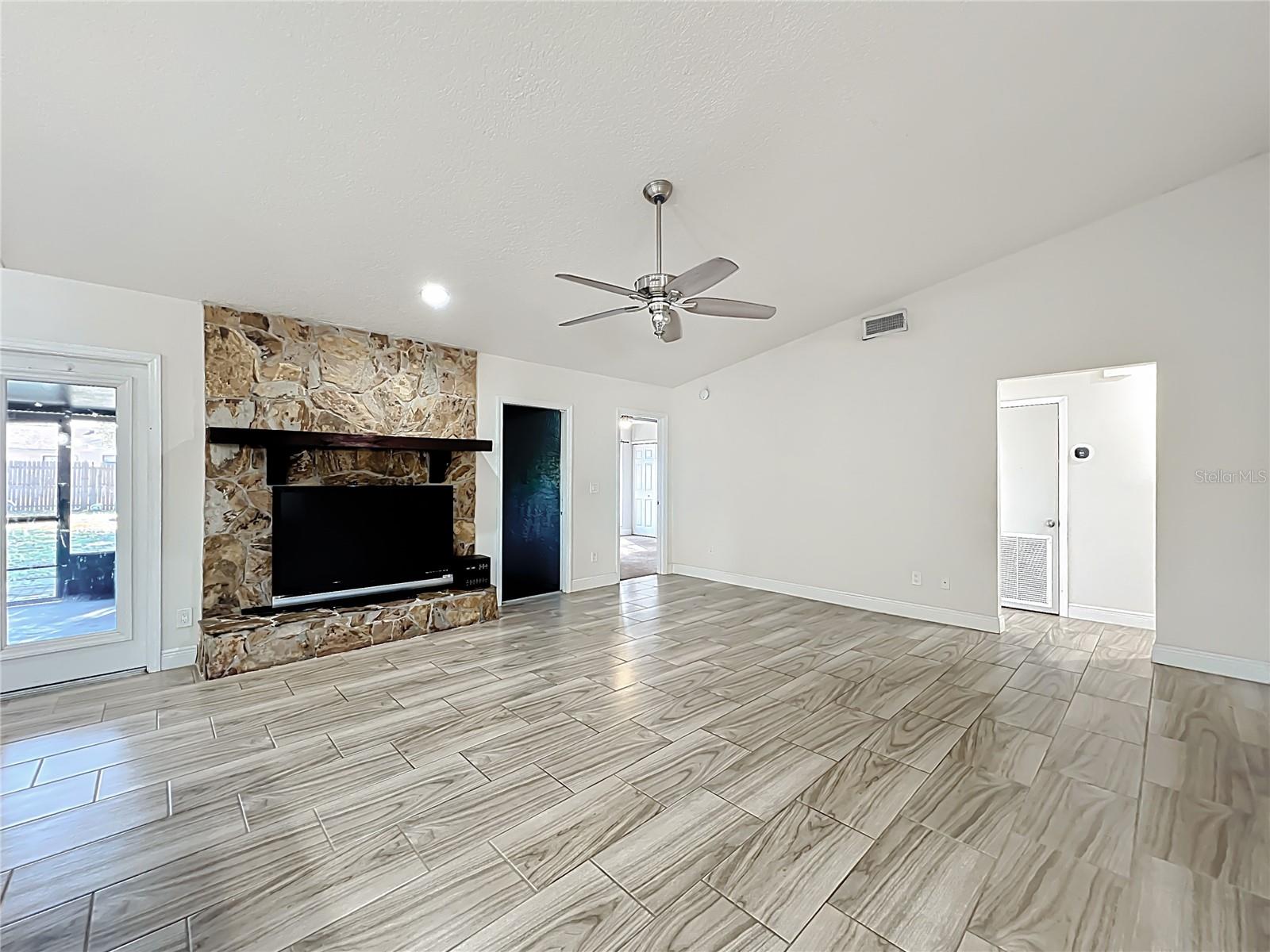 Image 10 of 38 For 2823 Saint Clair Court