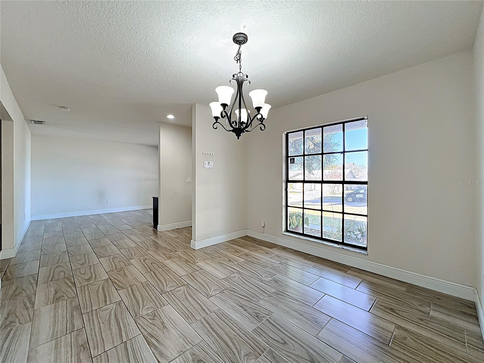 Image 7 of 38 For 2823 Saint Clair Court