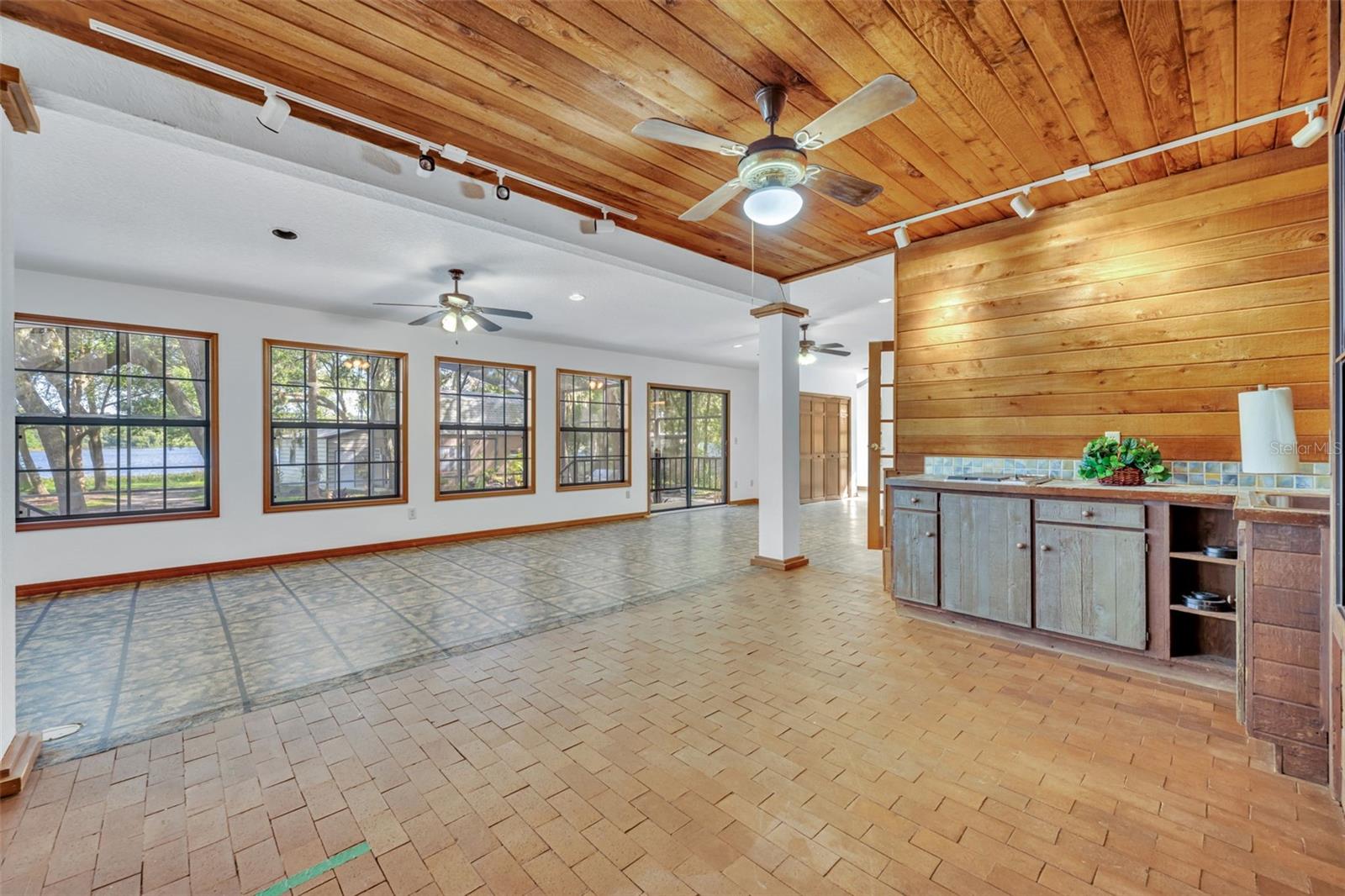 Image 31 of 77 For 5833 Maggiore Trail