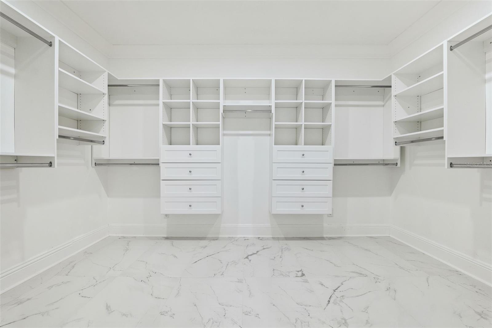 Image 20 of 36 For 20 Rewis Street