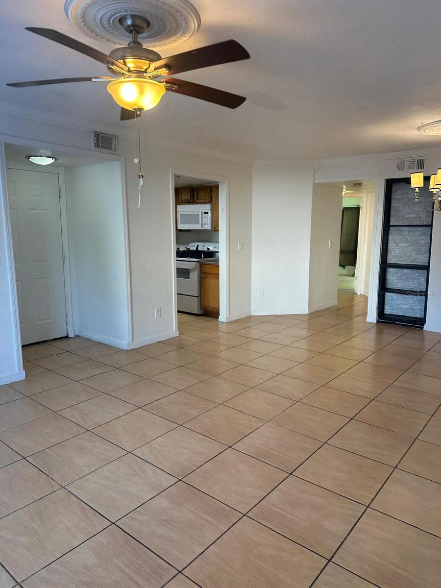 Image 2 of 13 For 4348 Aqua Vista Drive C