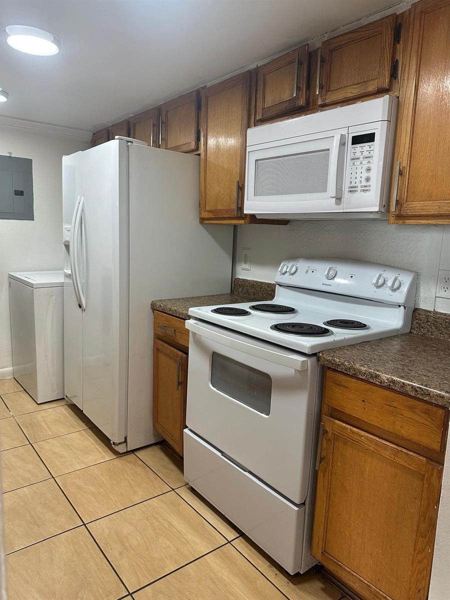 Image 4 of 13 For 4348 Aqua Vista Drive C