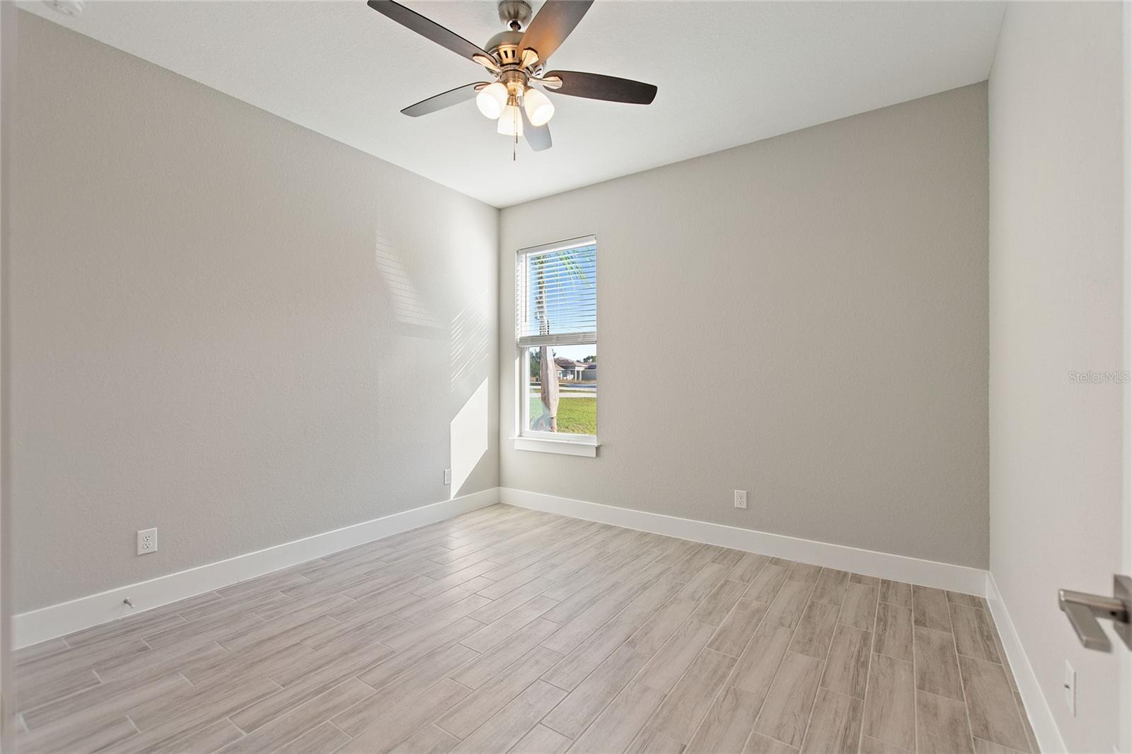 Image 18 of 33 For 337 Hibiscus Drive