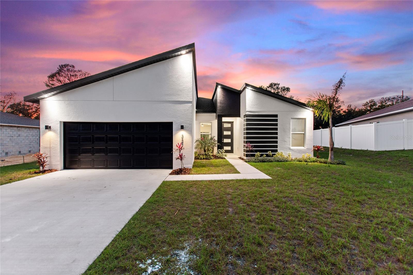 Image 2 of 33 For 337 Hibiscus Drive