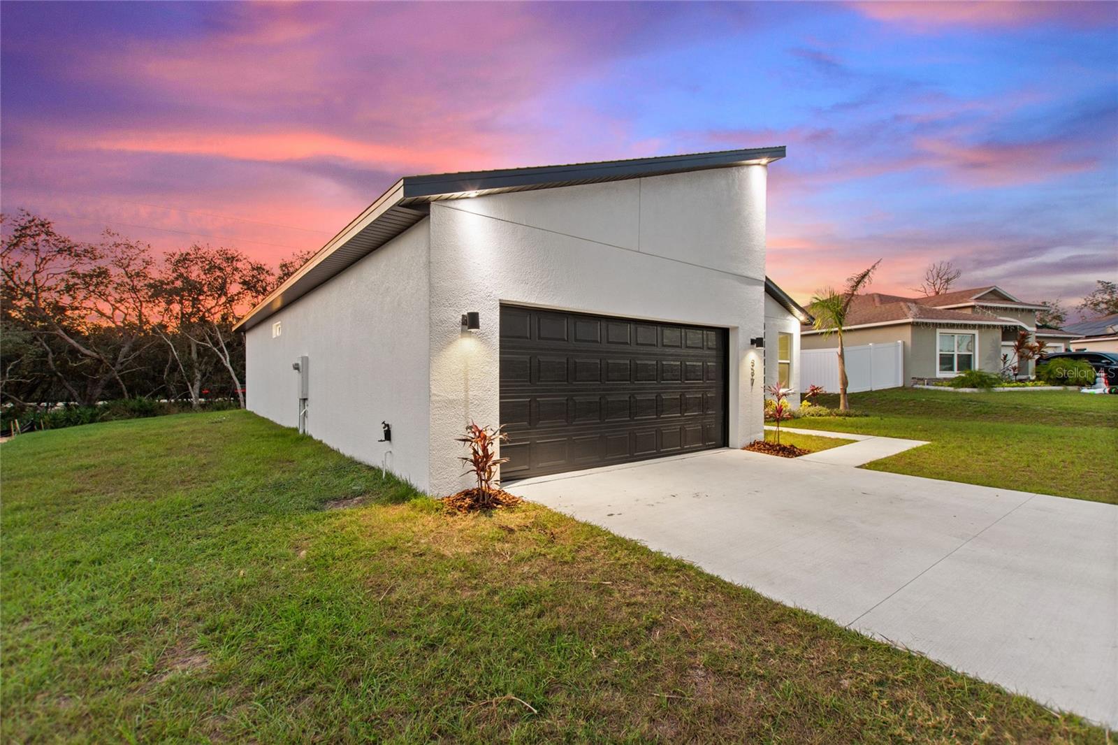 Image 4 of 33 For 337 Hibiscus Drive