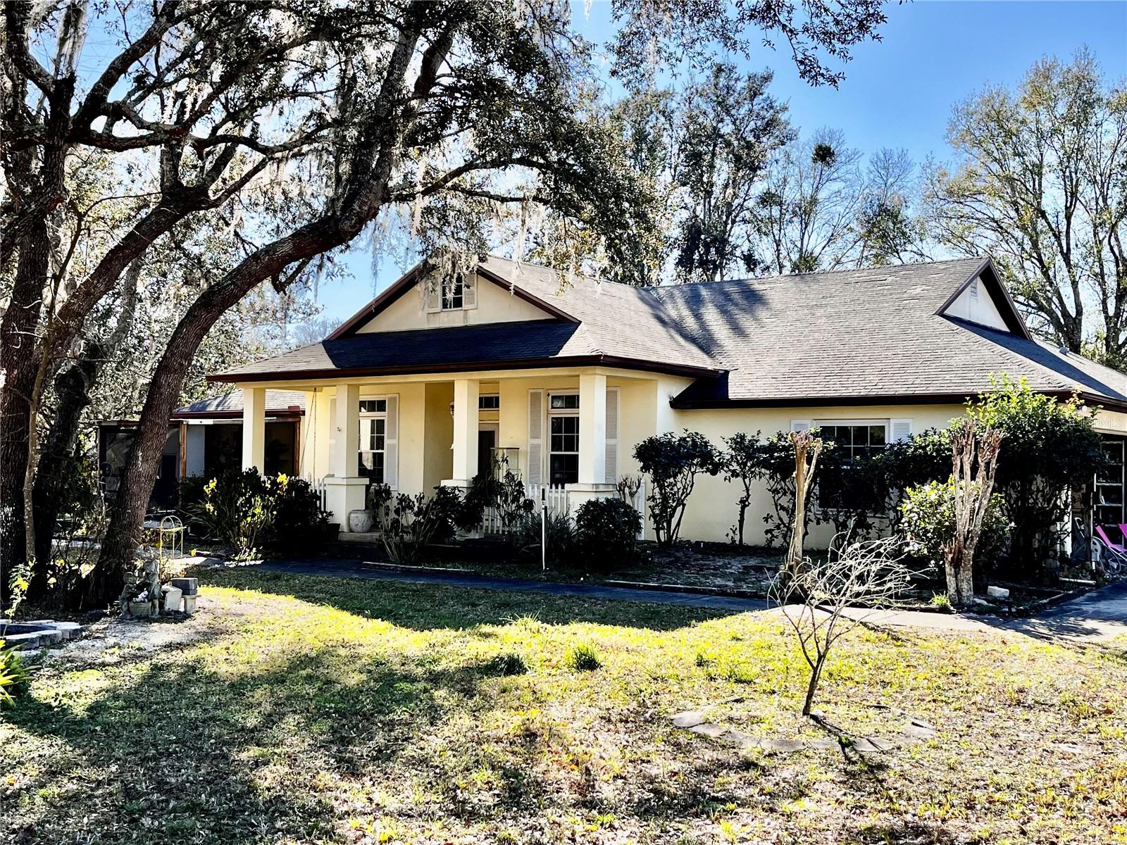 Listing Details for 22631 Robbins Road, ASTATULA, FL 34705