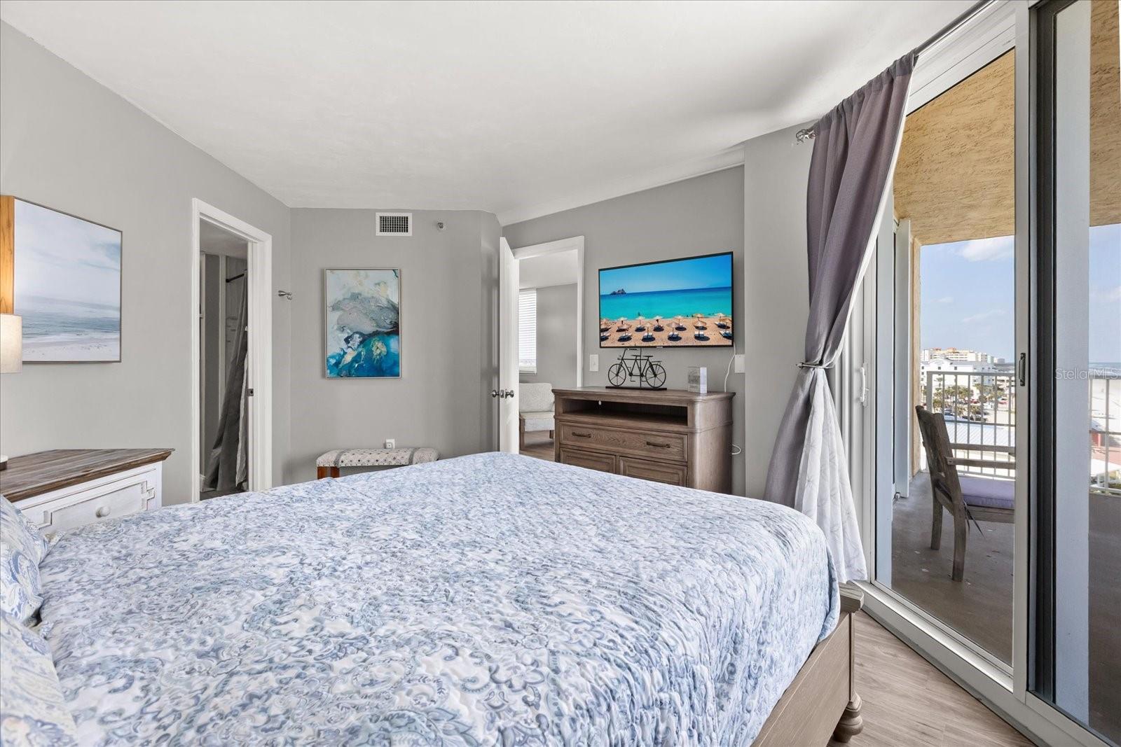 Image 21 of 24 For 421 S. Atlantic Ave  706