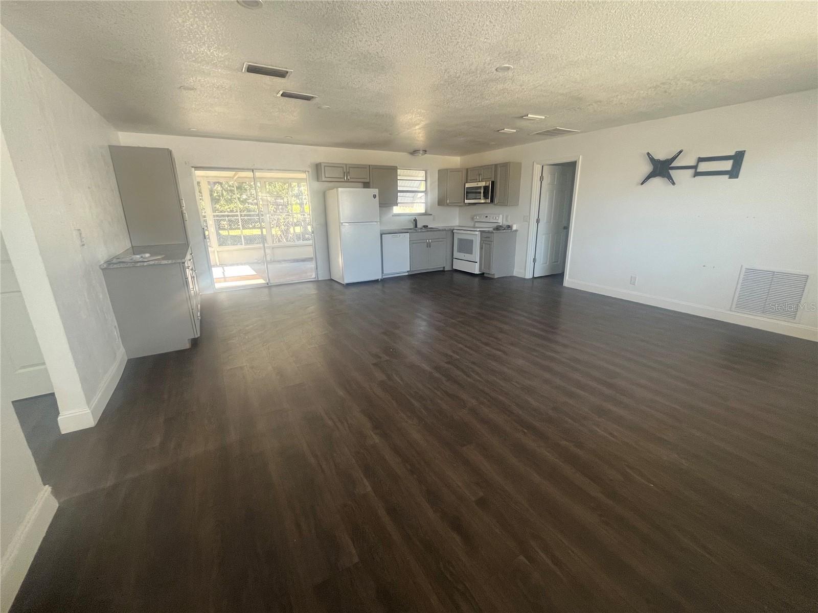 Image 4 of 10 For 2070 Oriole Lane