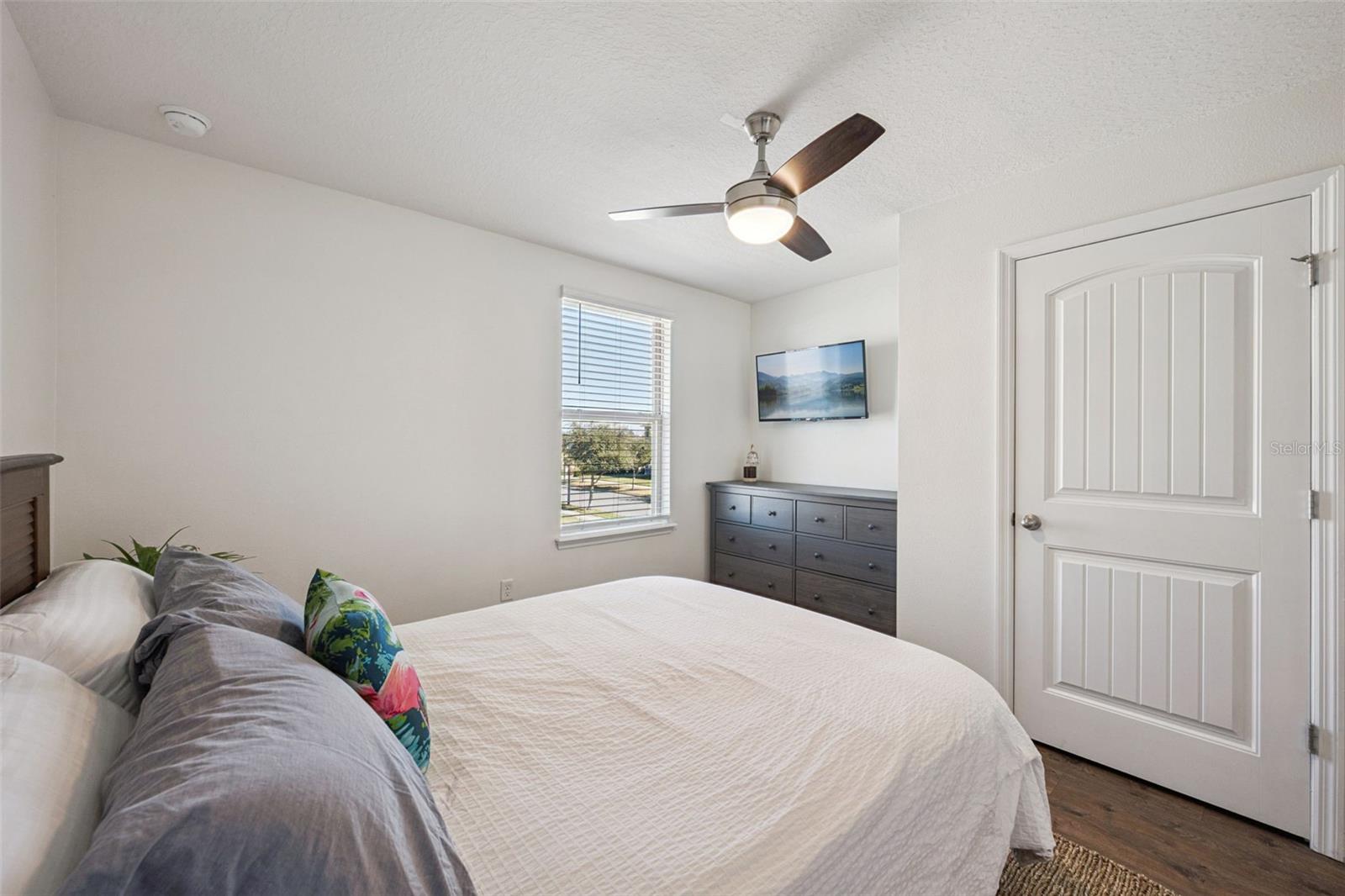 Image 31 of 93 For 16156 Arbor Crest Alley