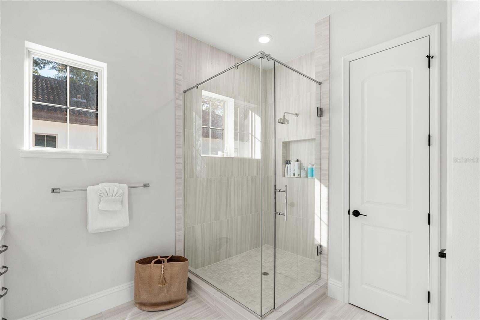 Image 19 of 31 For 1732 Ridgewood Avenue S