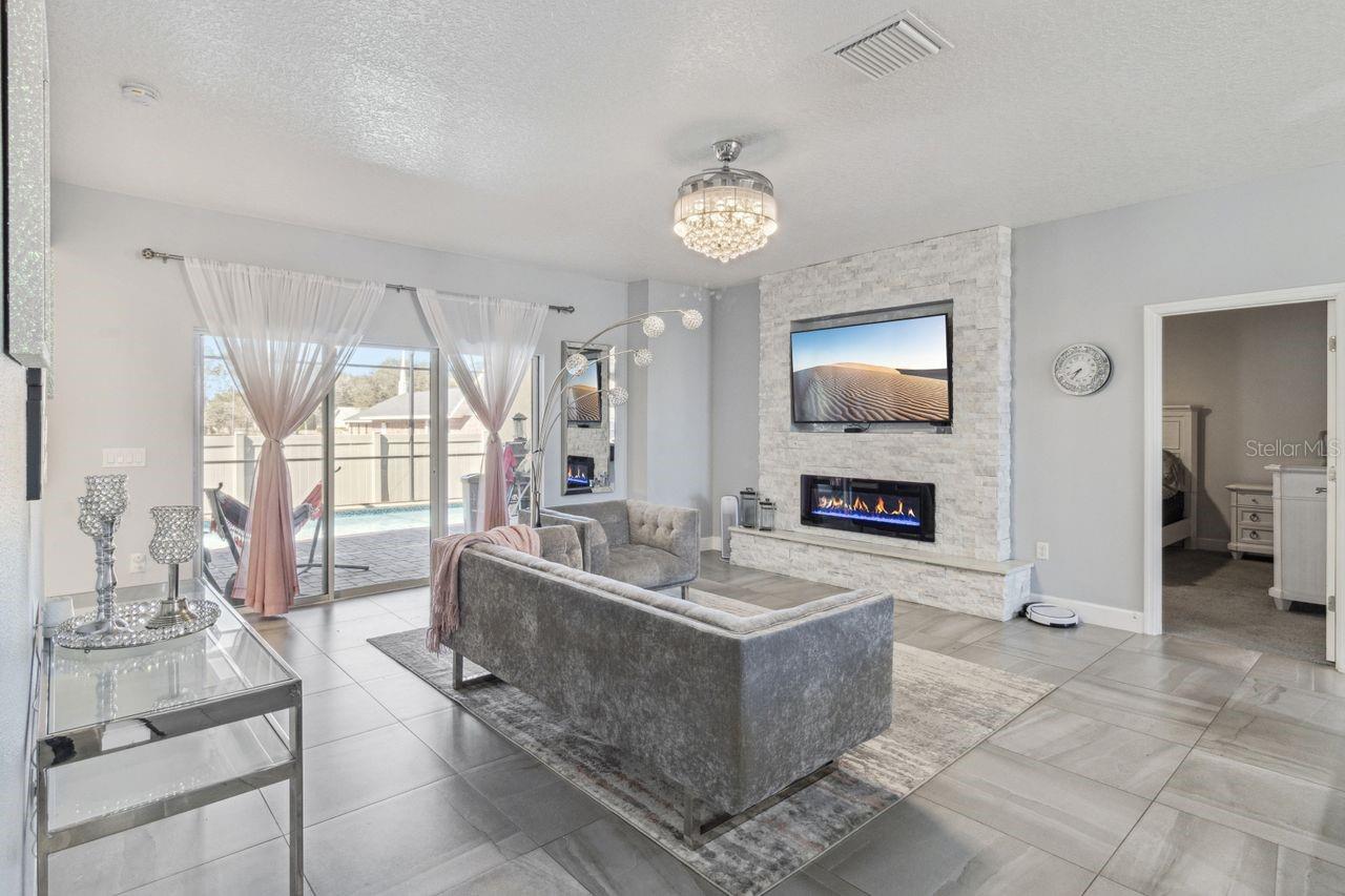 Image 12 of 32 For 377 Villa Sorrento Circle