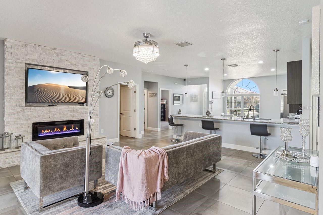 Image 13 of 32 For 377 Villa Sorrento Circle