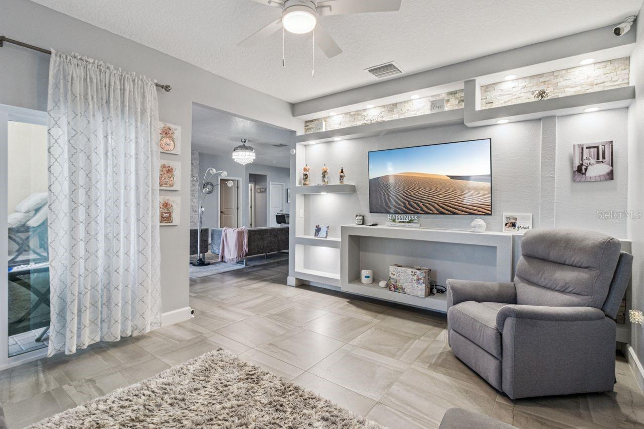 Image 15 of 32 For 377 Villa Sorrento Circle