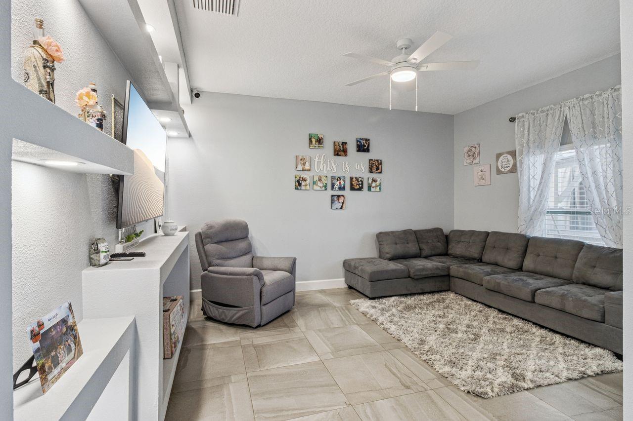 Image 16 of 32 For 377 Villa Sorrento Circle