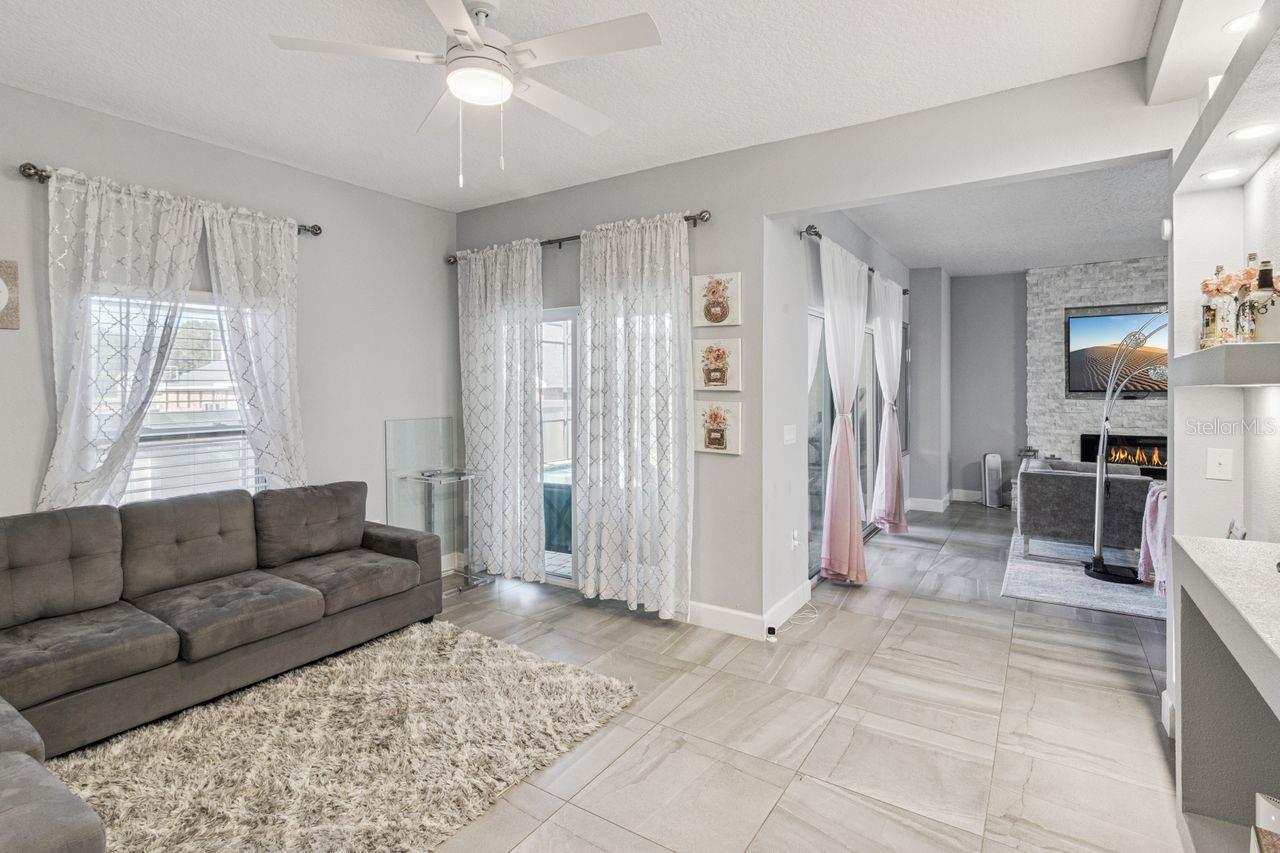 Image 17 of 32 For 377 Villa Sorrento Circle