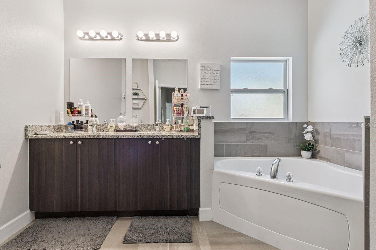 Image 20 of 32 For 377 Villa Sorrento Circle