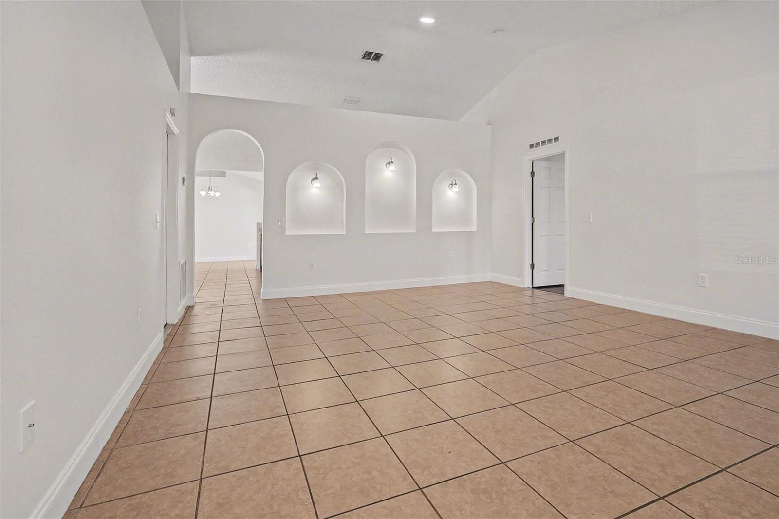 Image 4 of 16 For 715 Lobelia Drive