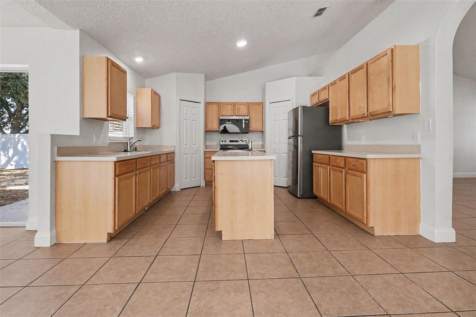 Image 7 of 16 For 715 Lobelia Drive