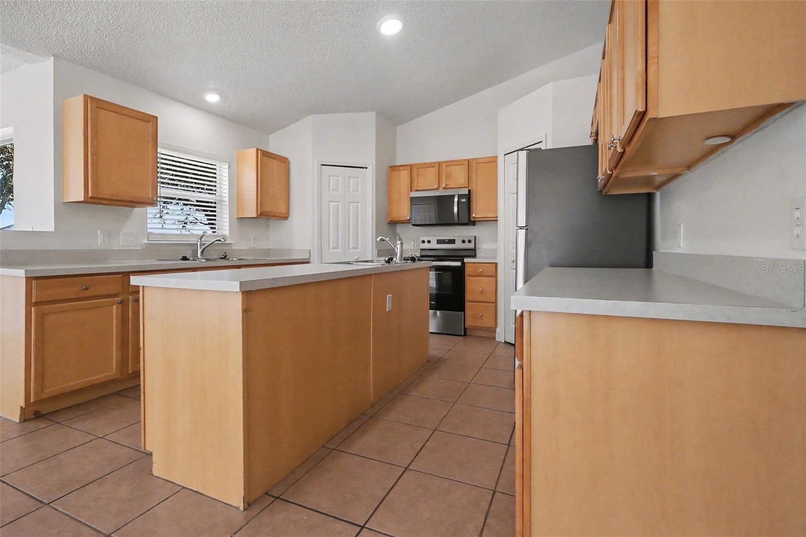 Image 8 of 16 For 715 Lobelia Drive