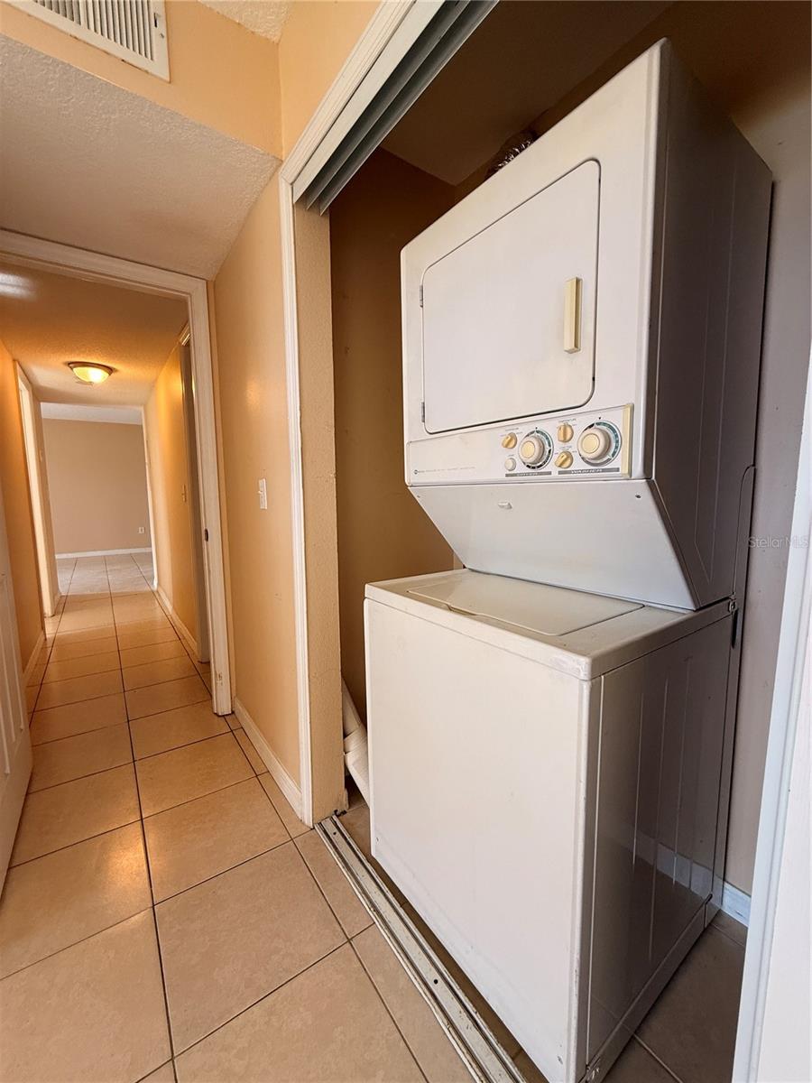 Image 17 of 25 For 934 Lake Destiny Road B