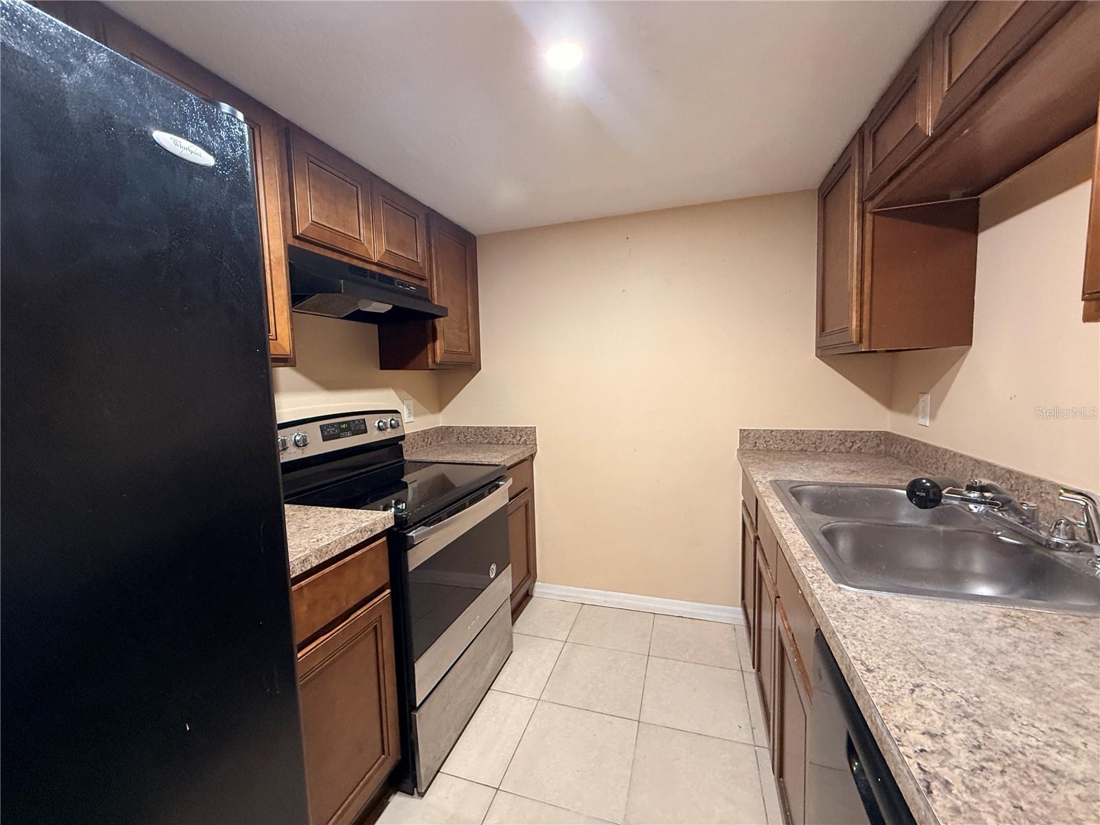 Image 2 of 25 For 934 Lake Destiny Road B