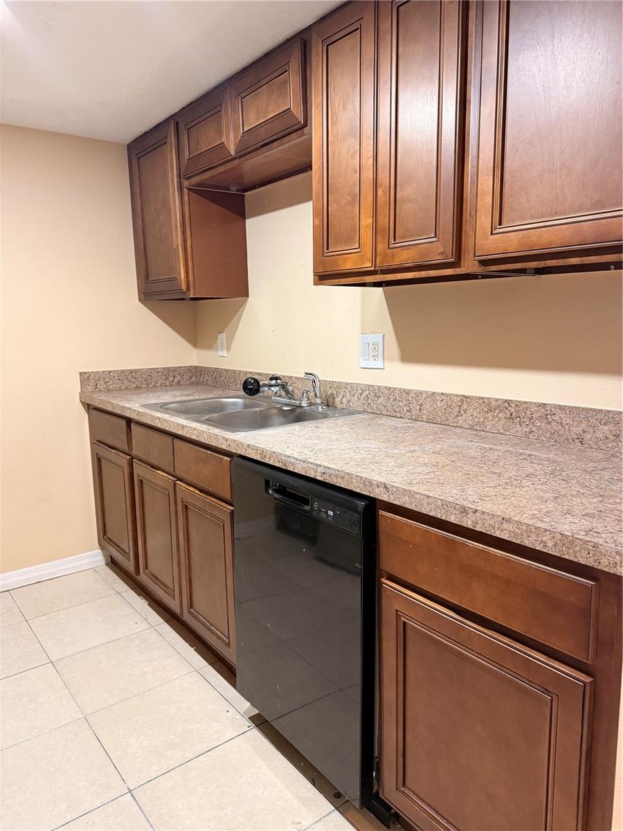 Image 5 of 25 For 934 Lake Destiny Road B