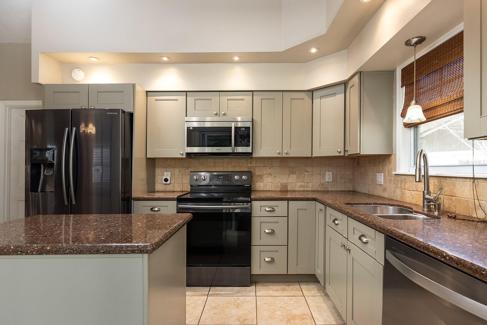 Image 13 of 32 For 755 Oak Terrace