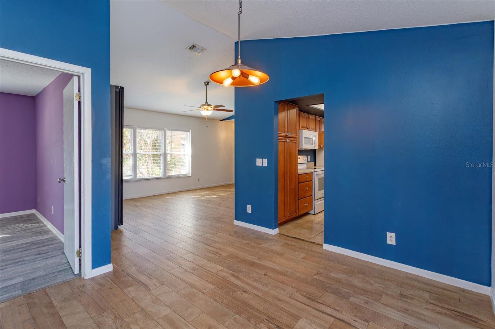 Image 5 of 20 For 8437 Alveron Avenue