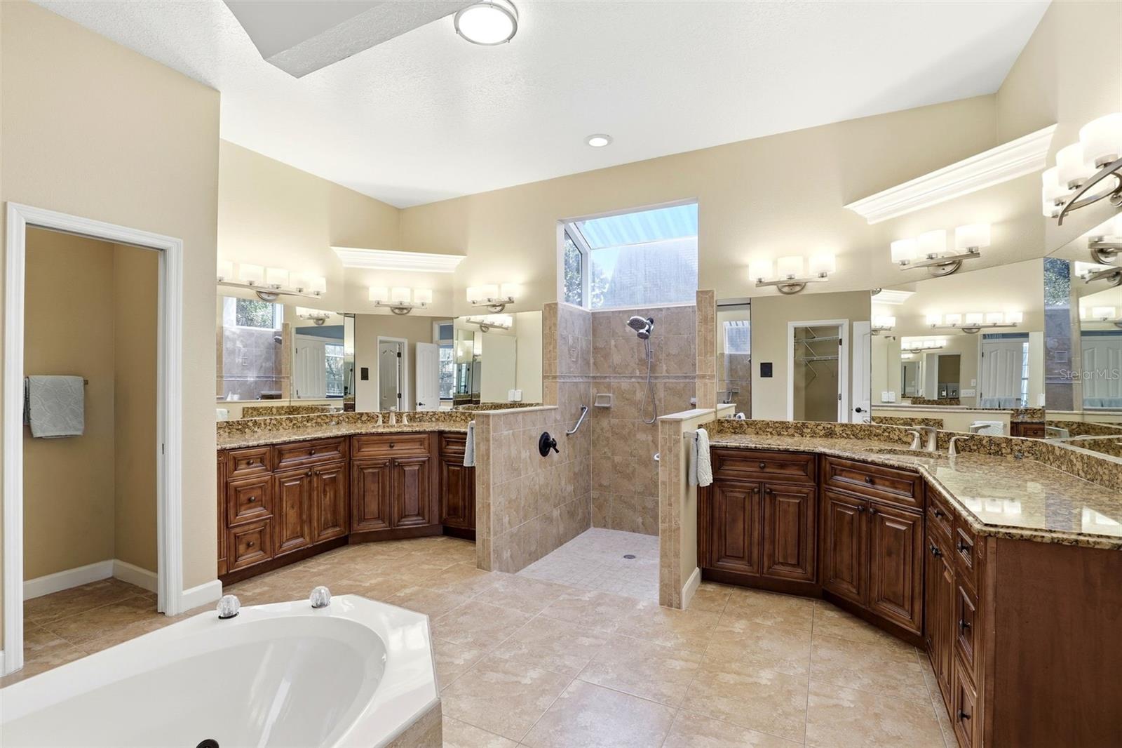 Image 20 of 44 For 8713 Summerville Place