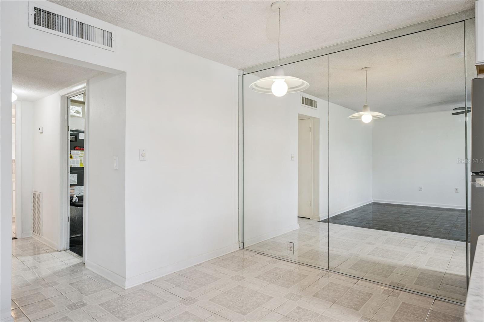 Image 11 of 20 For 320 Lakeview Street 108