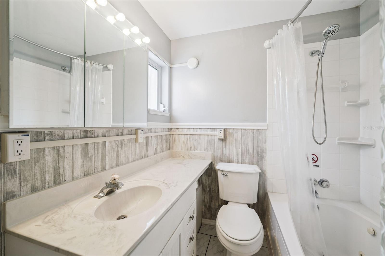 Image 12 of 20 For 320 Lakeview Street 108