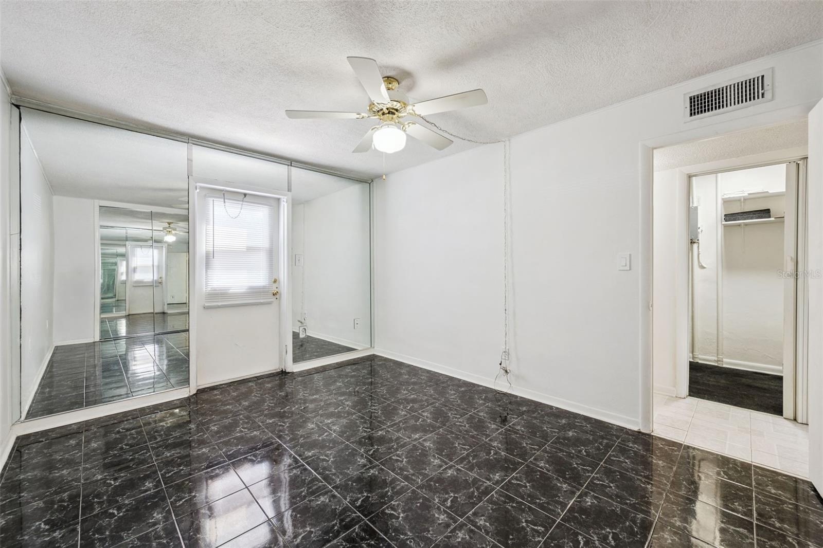 Image 4 of 20 For 320 Lakeview Street 108