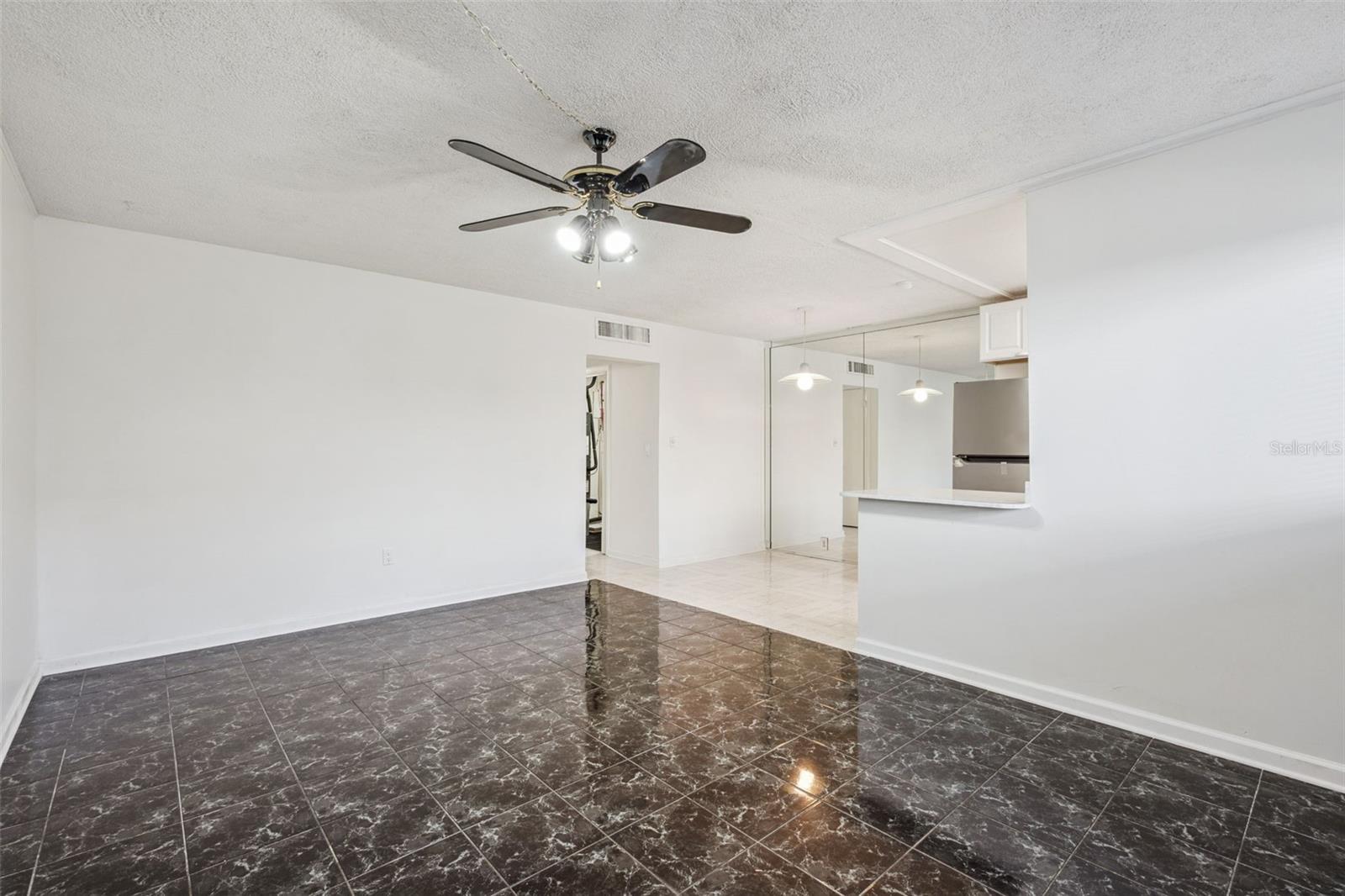 Image 5 of 20 For 320 Lakeview Street 108