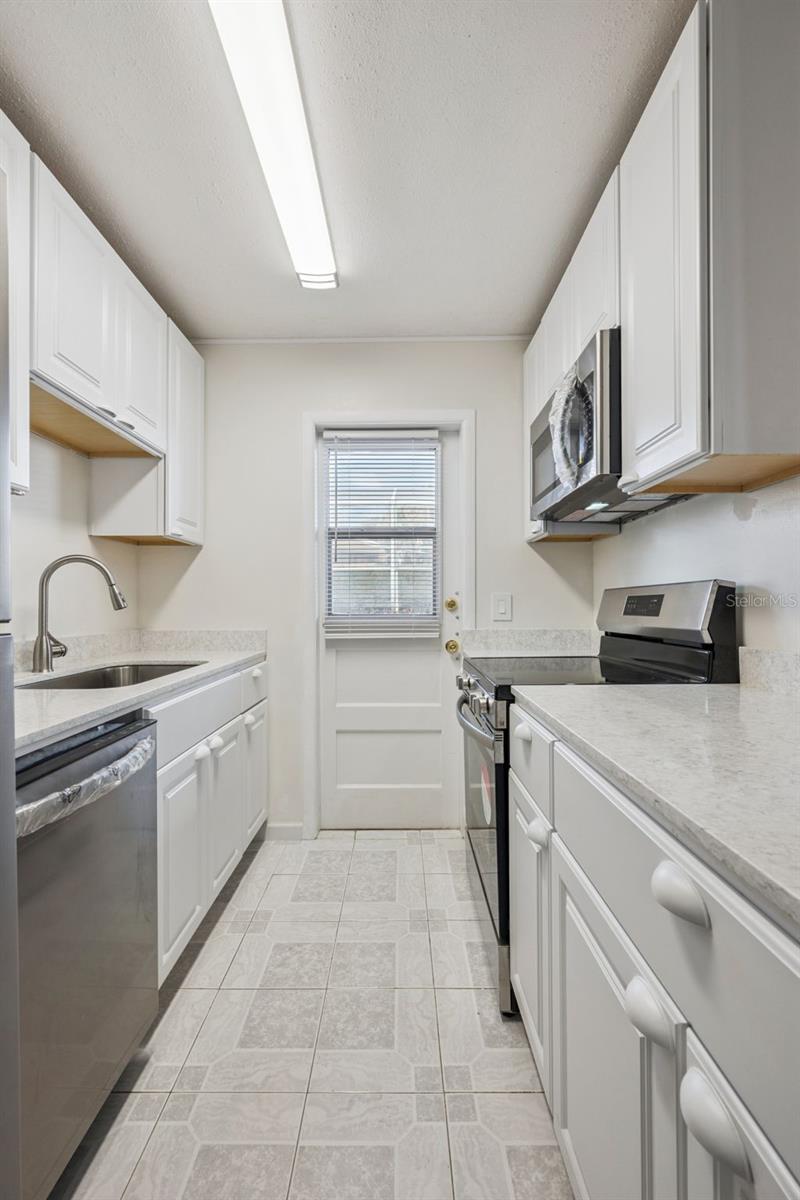 Image 8 of 20 For 320 Lakeview Street 108