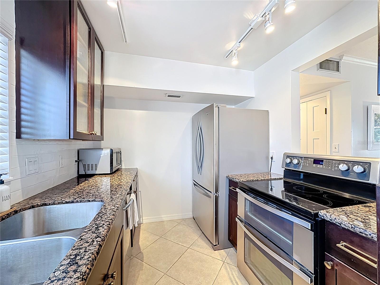 Image 6 of 47 For 100 The Esplanade N 202