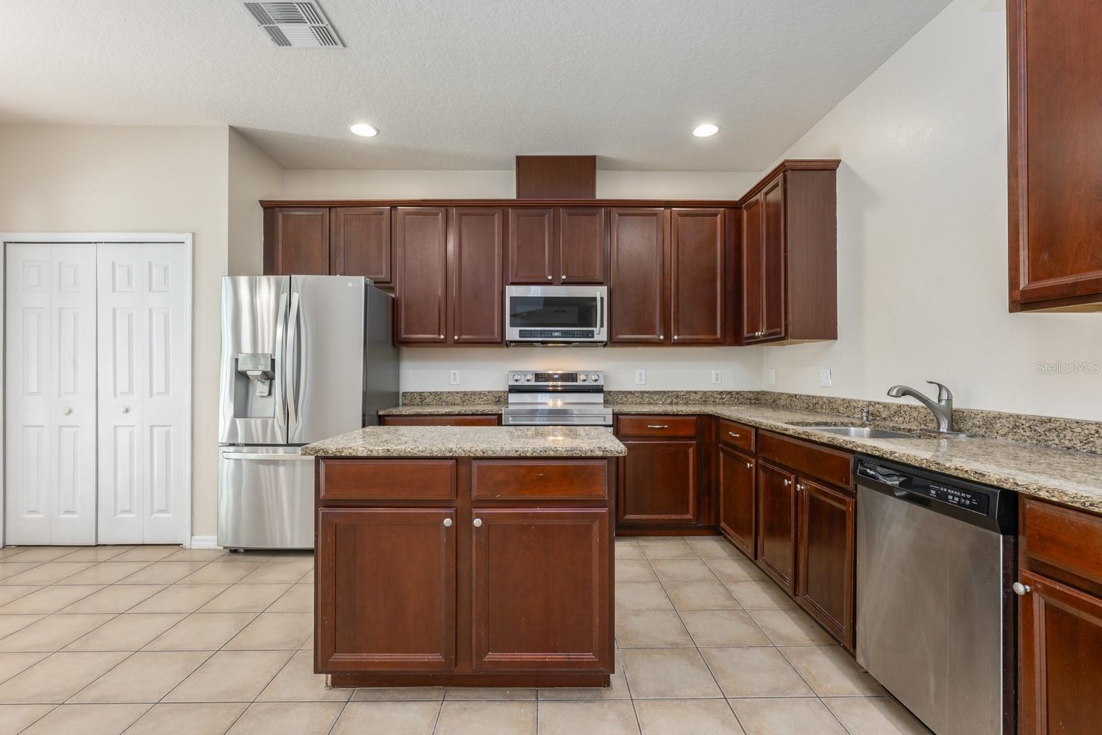 Image 7 of 44 For 14139 Sapphire Bay Circle