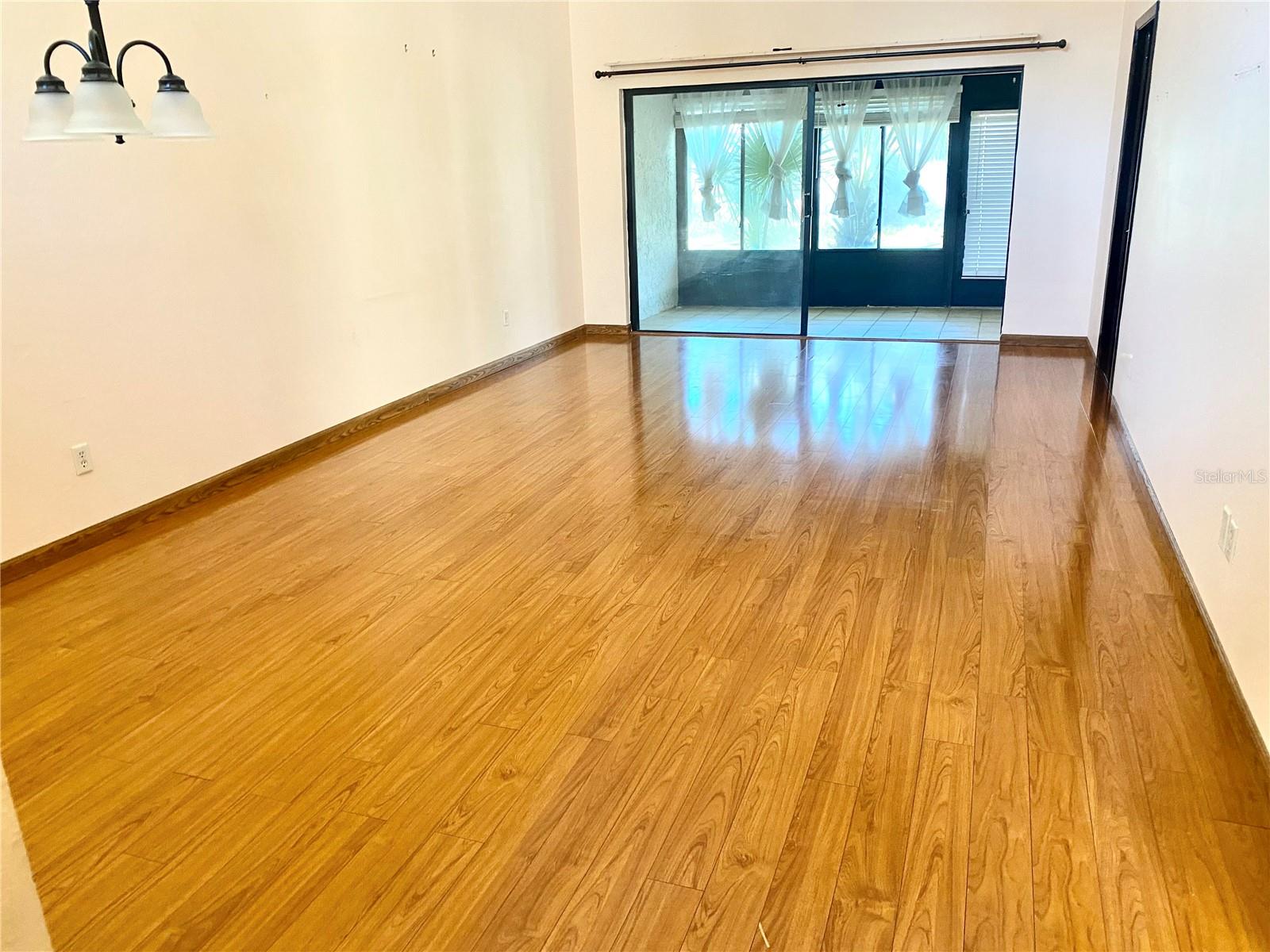 Image 6 of 17 For 1028 Sherrywood Court