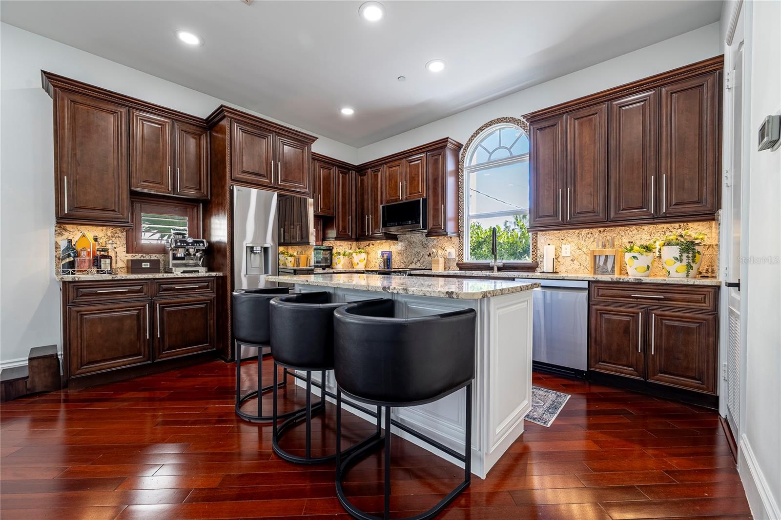 Image 13 of 65 For 430 Sunset Drive