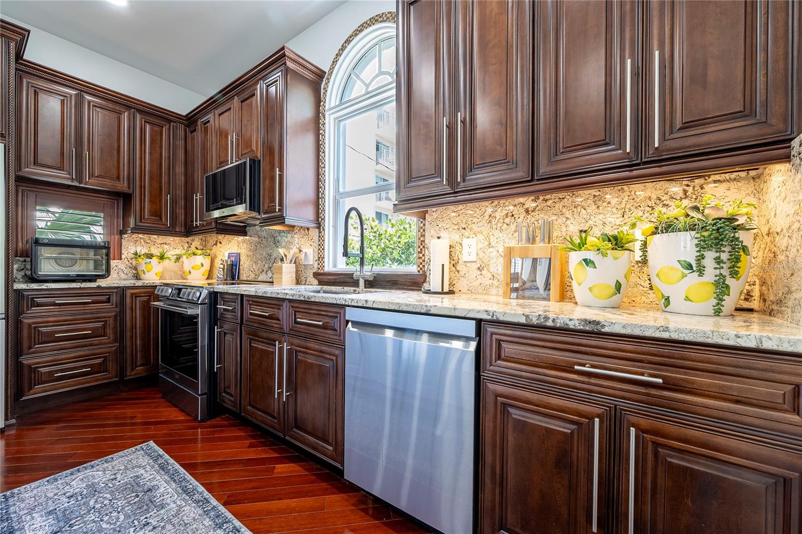 Image 14 of 65 For 430 Sunset Drive